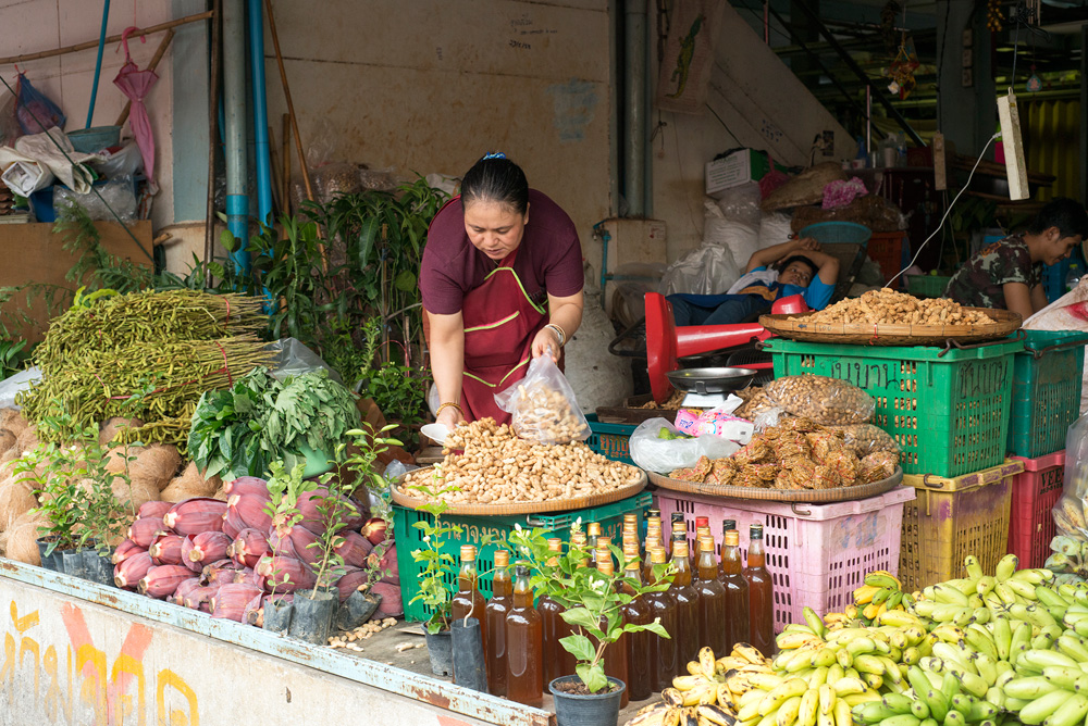 9 neighborhood klong toei fresh market