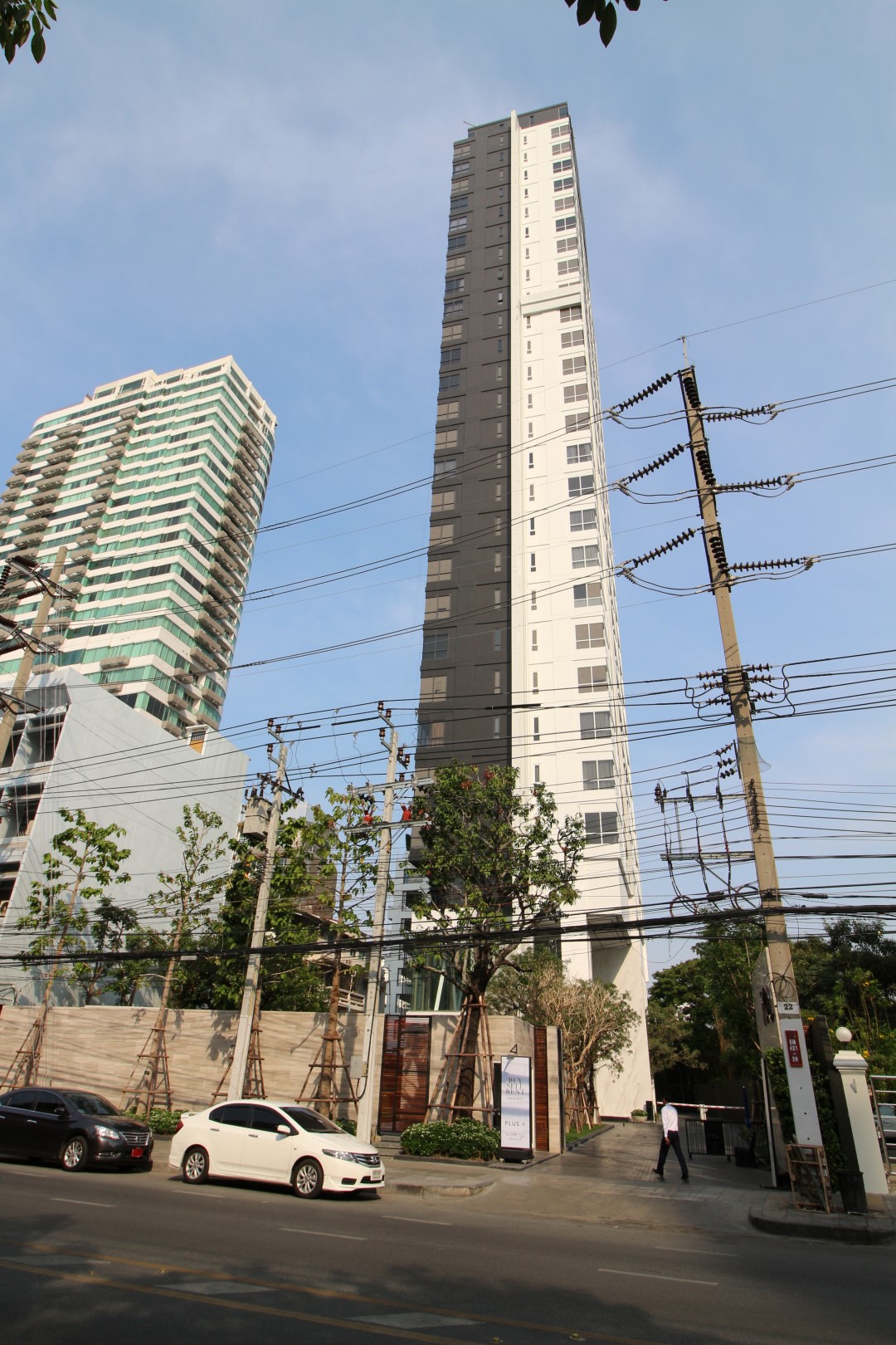 Rent Easy Agency's Amazing High Rise 1-BR Condo at Hq Thonglor near BTS Thong Lor | 6 Mo. Avl. 1