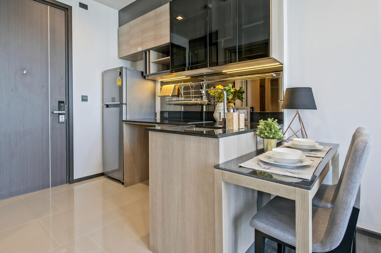 Hostmaker Bangkok Agency's Chic and Modern One Bedroom Condo 6-minutes from Phra Ram 9 MRT Station 7