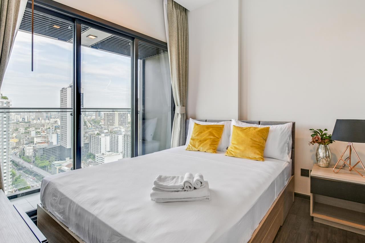 Hostmaker Bangkok Agency's Chic and Modern One Bedroom Condo 6-minutes from Phra Ram 9 MRT Station 10