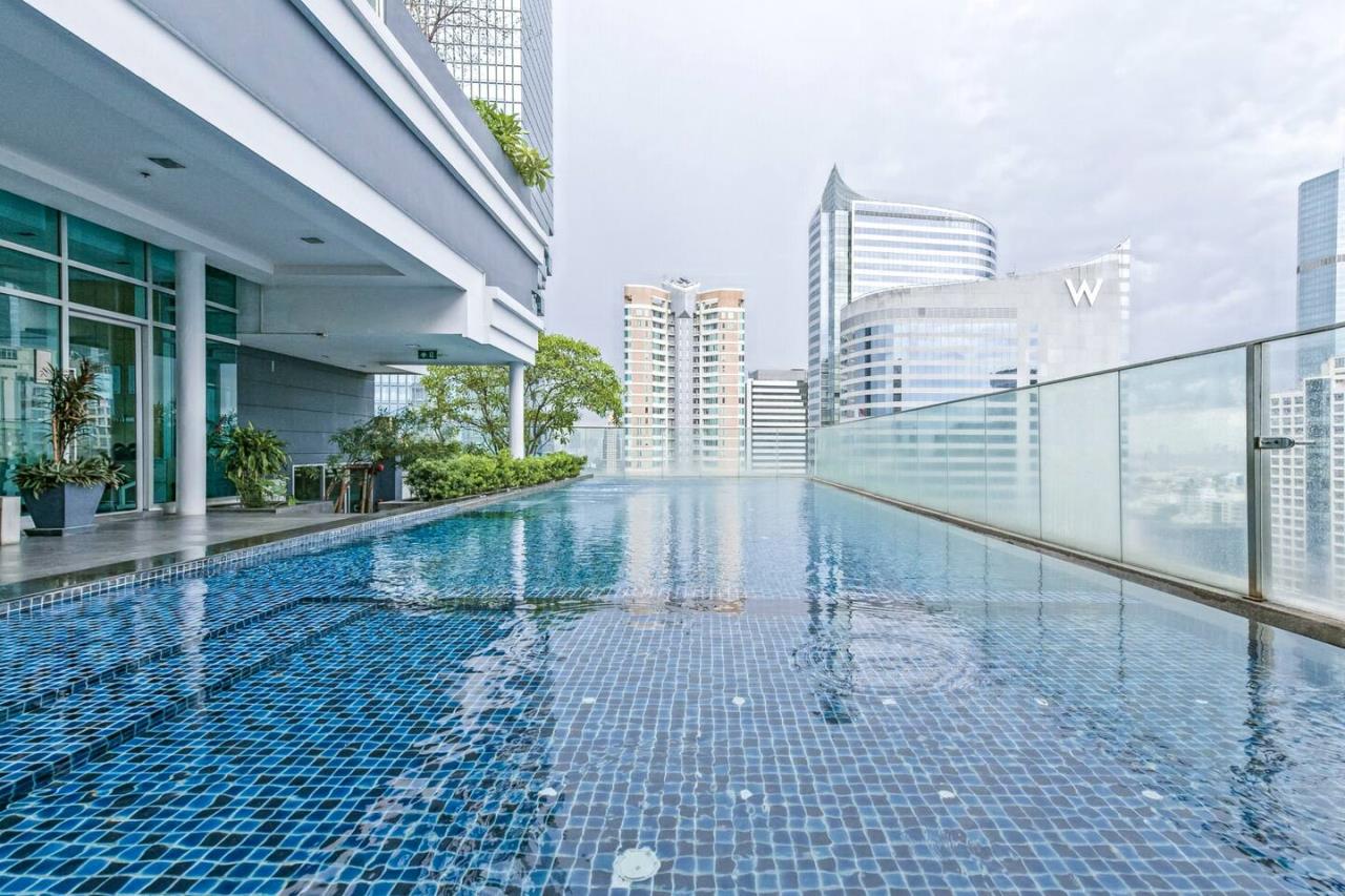 Hostmaker Bangkok Agency's Light and Modern 1 bed 1 bath Condo in the Exciting Bang Rak District 20