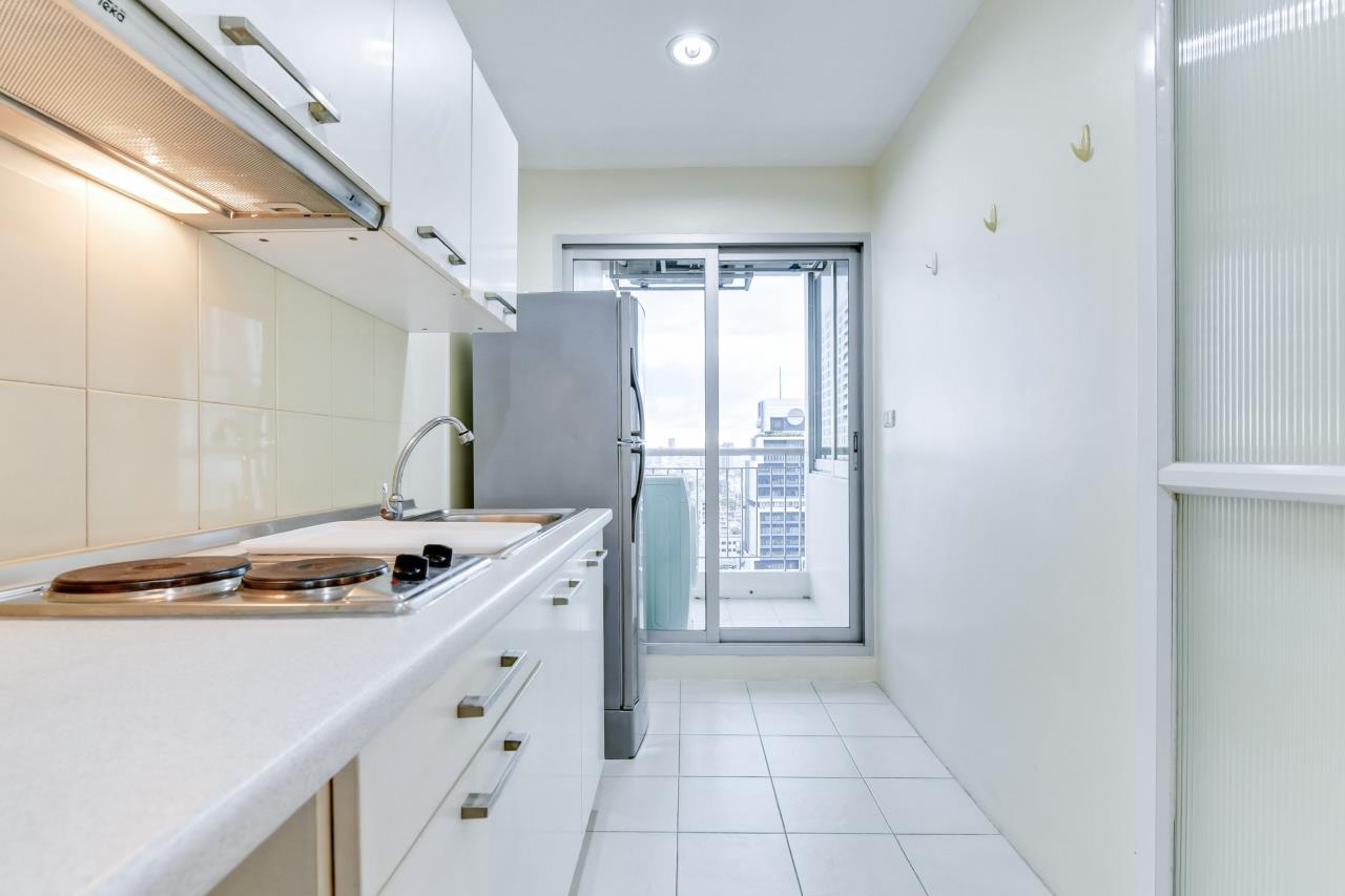 Hostmaker Bangkok Agency's Light and Modern 1 bed 1 bath Condo in the Exciting Bang Rak District 15
