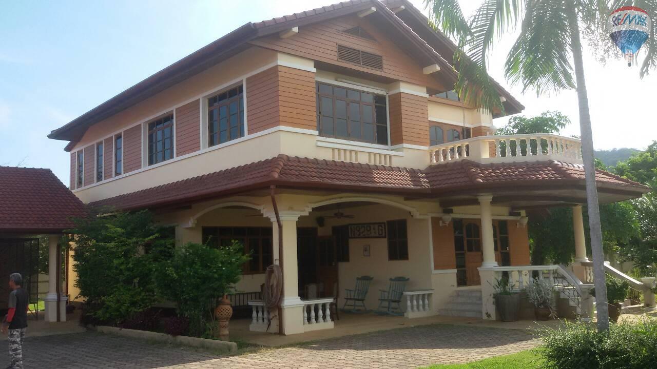 RE/MAX Top Properties Agency's 4 Bedrooms Pool Villa with Depandance Chalong  1