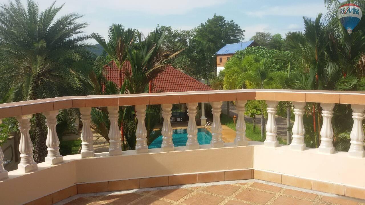 RE/MAX Top Properties Agency's 4 Bedrooms Pool Villa with Depandance Chalong  9