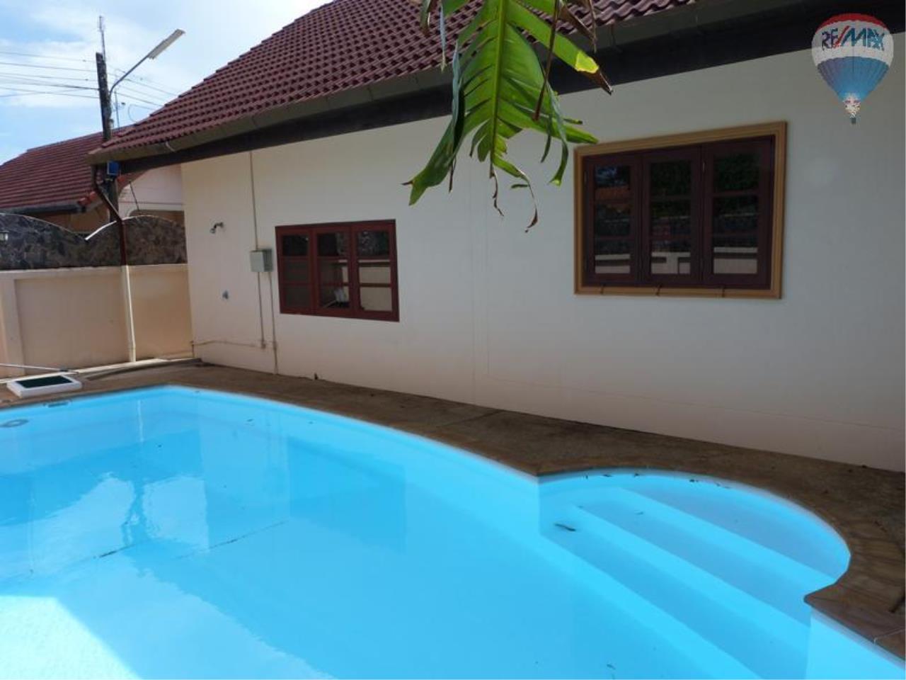 RE/MAX Top Properties Agency's Villa For Rent Naiharn 2