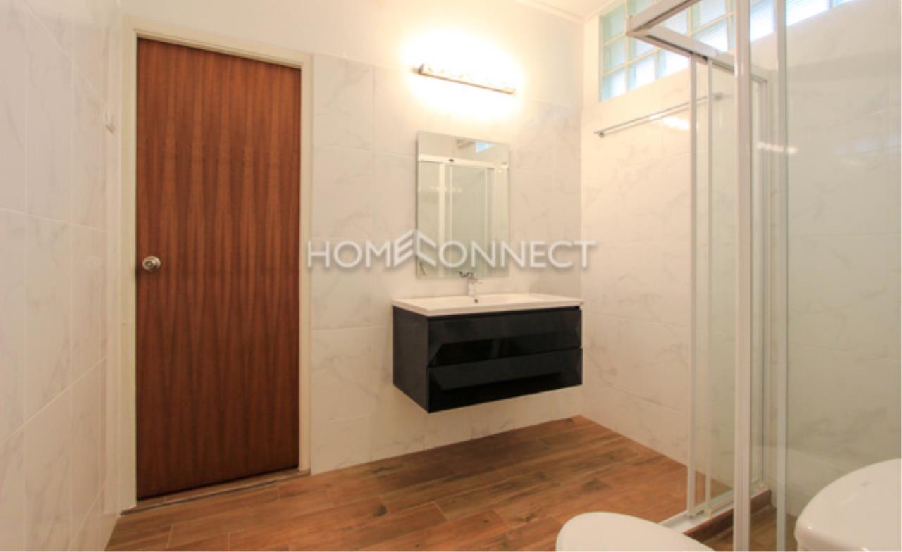 Home Connect Thailand Agency's House in compound Soi Soonvijai 5