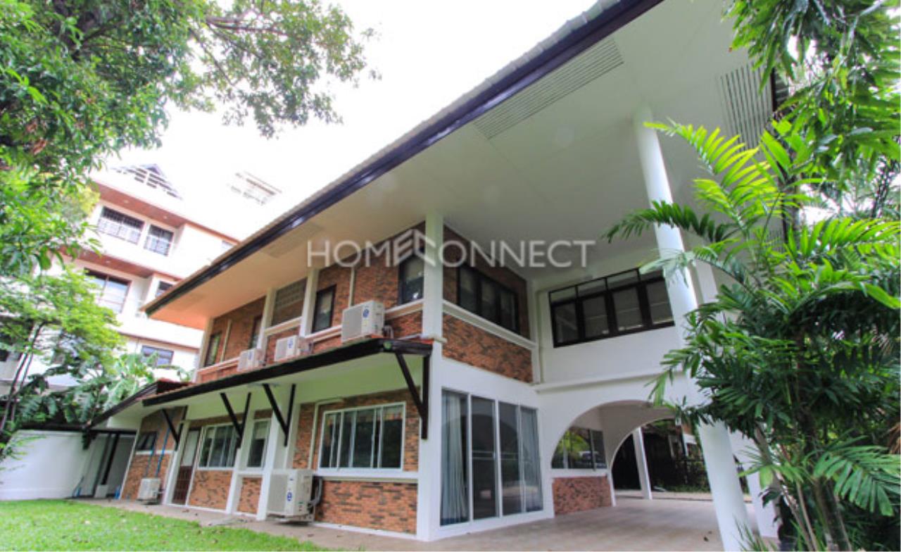 Home Connect Thailand Agency's House in compound Soi Soonvijai 1