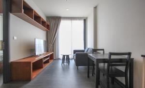Edge Sukhumvit 23 Condominium for Rent