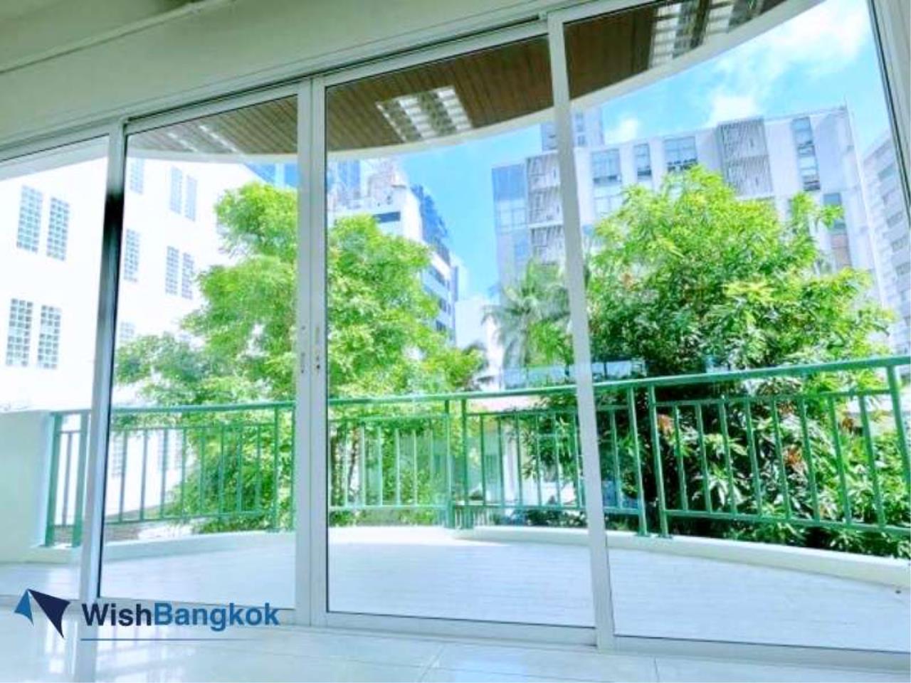 Wishbangkok Agency's Office for rent in Sathorn area Near BTS Chong Nonsi , Office with Balcony space of 200 SQM Only 85K  2
