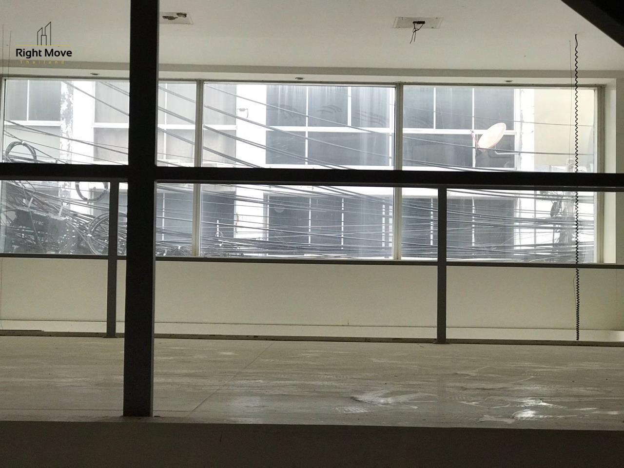 Right Move Thailand Agency's CM525 Commercial Building For Rent 200,000 THB 600 Sqm 2