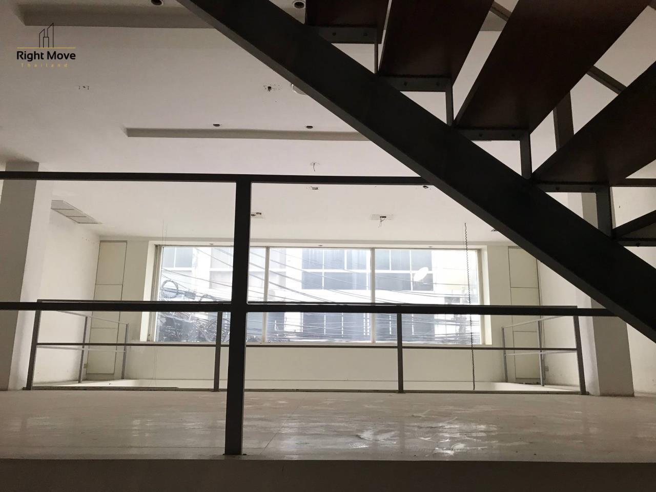 Right Move Thailand Agency's CM525 Commercial Building For Rent 200,000 THB 600 Sqm 3