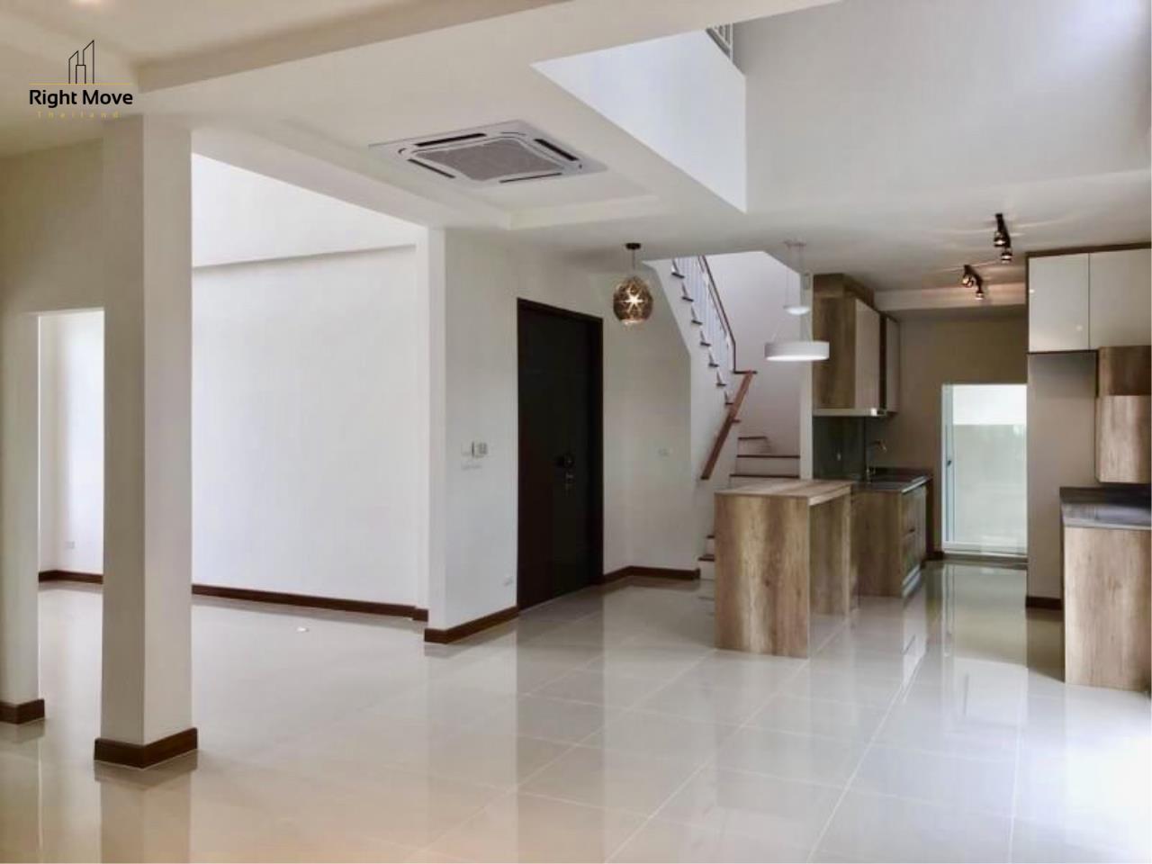 Right Move Thailand Agency's HR915  VILLA ARCADIA SRINAKARIN COMPOUND HOUSE FOR RENT 80,000 THB - 4 BEDROOM - 85 SQ.Wah 5