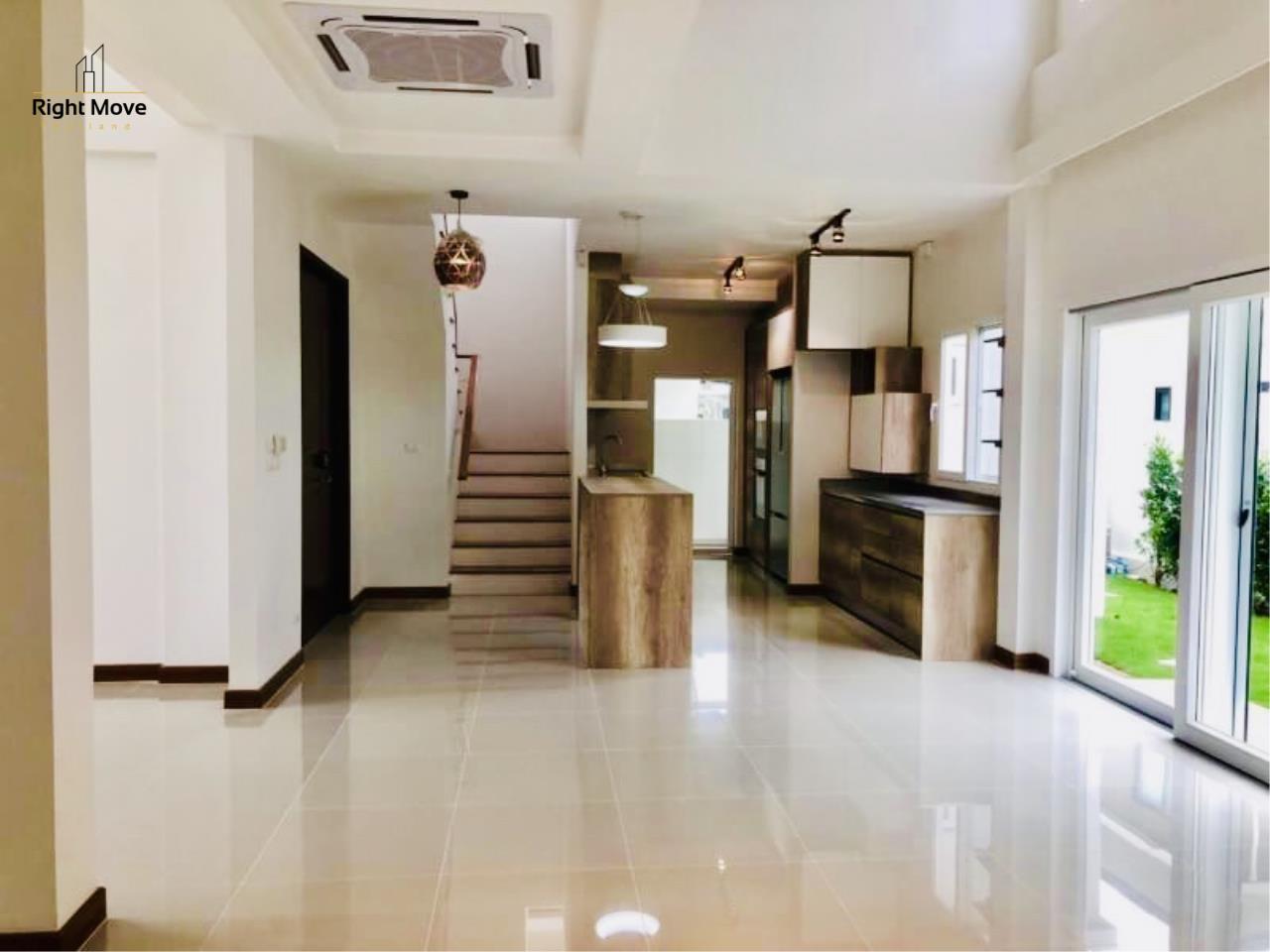 Right Move Thailand Agency's HR915  VILLA ARCADIA SRINAKARIN COMPOUND HOUSE FOR RENT 80,000 THB - 4 BEDROOM - 85 SQ.Wah 4