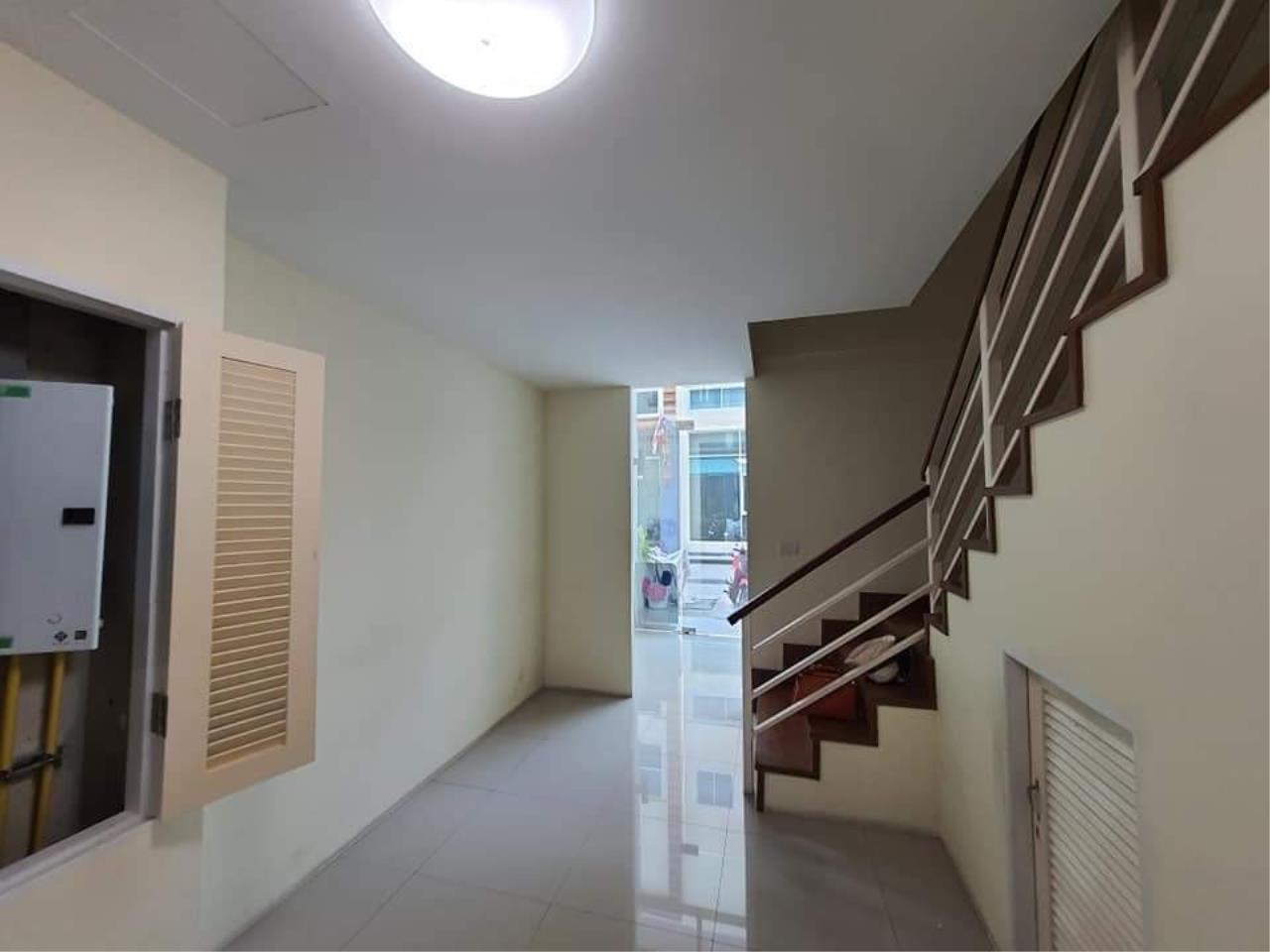 Ideal home real estate Agency's H10 Commercial Building for Sale 3.5 Storeys CBP, Chiang Mai 065-9657828 4