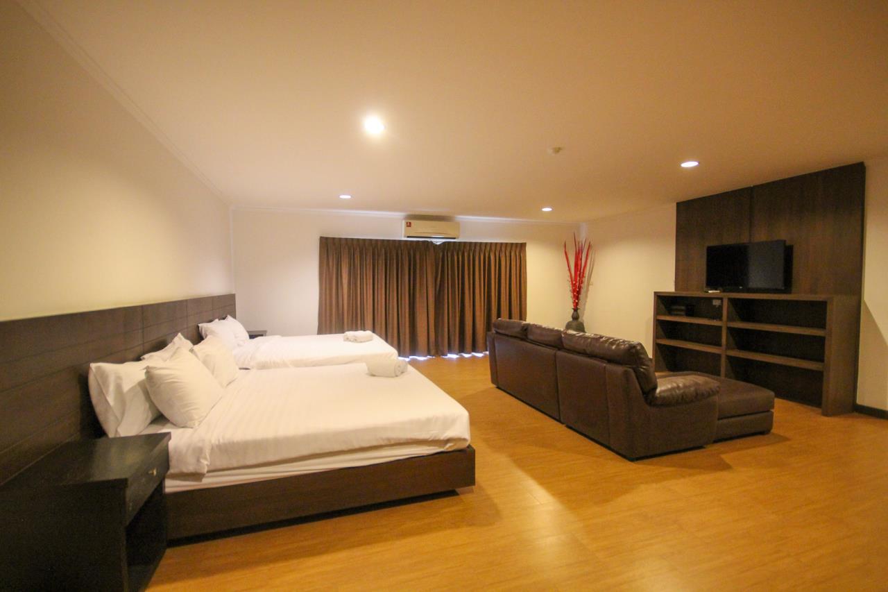 Thaiproperty1 Agency's Centrally Located Large 1 Bed Unit For Sale At Baan Klang Hua Hin  8
