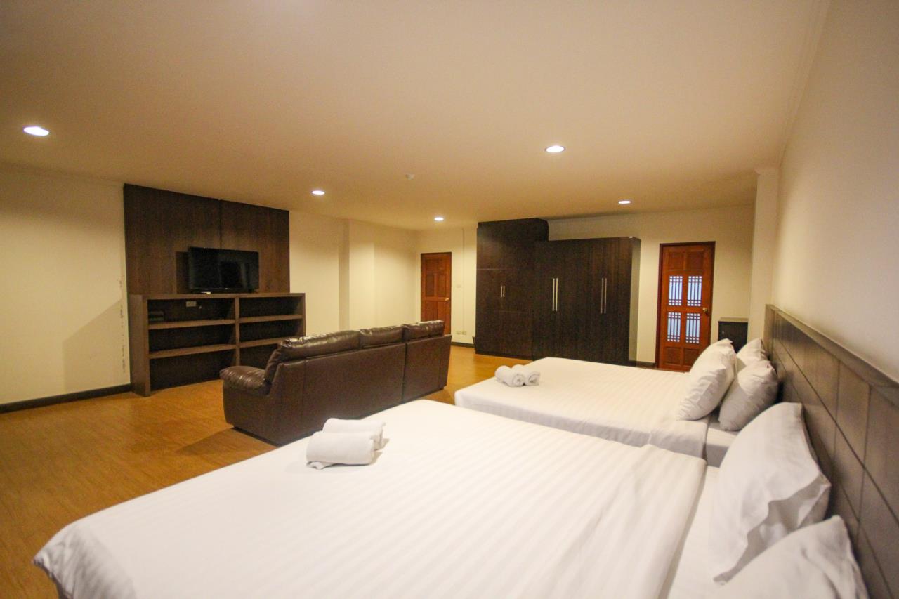 Thaiproperty1 Agency's Centrally Located Large 1 Bed Unit For Sale At Baan Klang Hua Hin  7