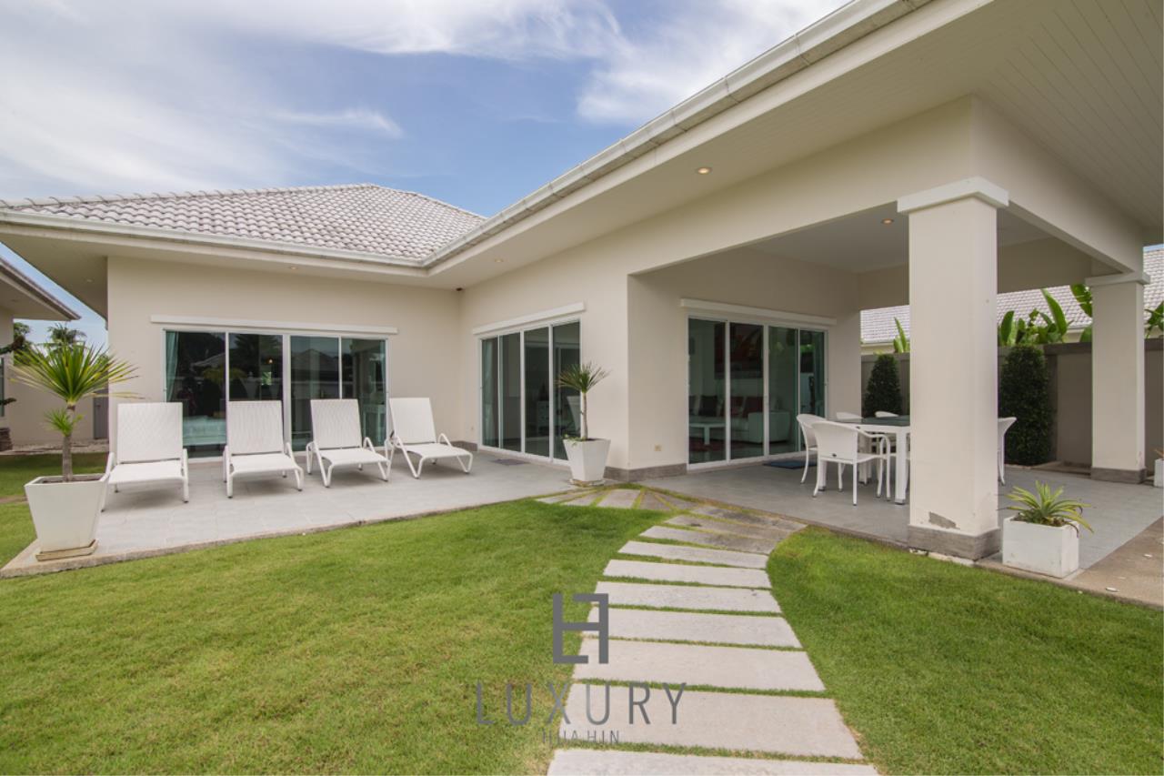 Luxury Hua Hin Property Agency's 4 Bedroom Pool Villa 5