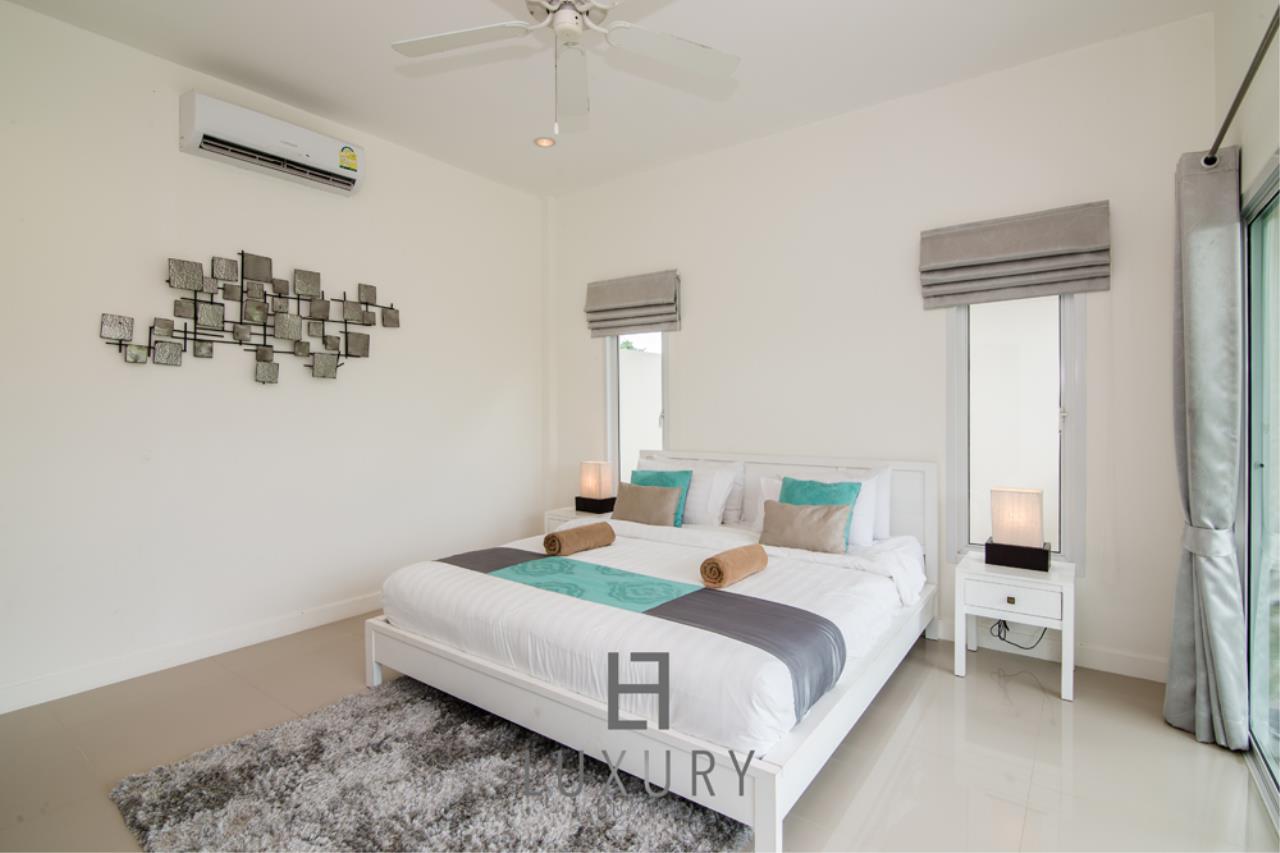 Luxury Hua Hin Property Agency's 4 Bedroom Pool Villa 27