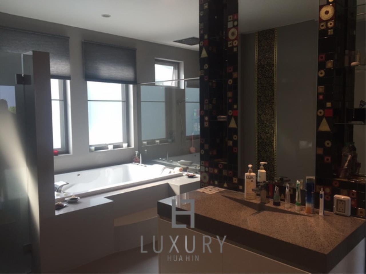 Luxury Hua Hin Property Agency's 4 Bedroom Pool Villa at Palm Hills 10