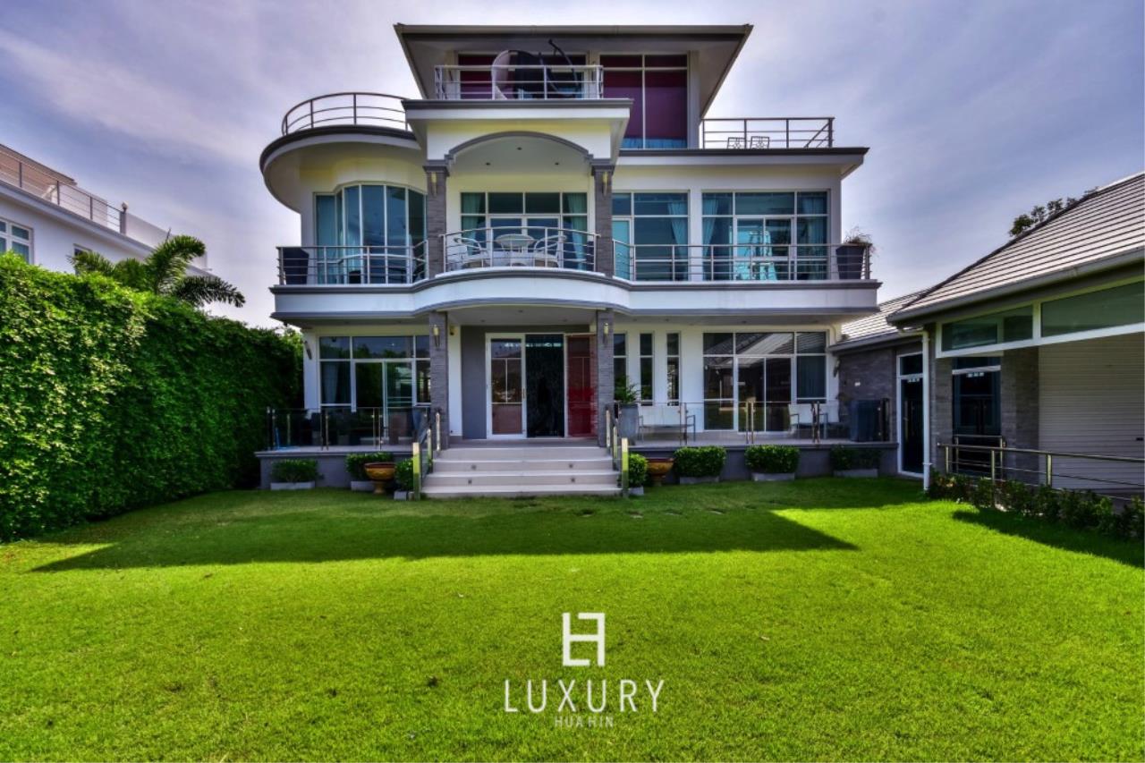 Luxury Hua Hin Property Agency's Luxury 3 Storey Pool Villa 1