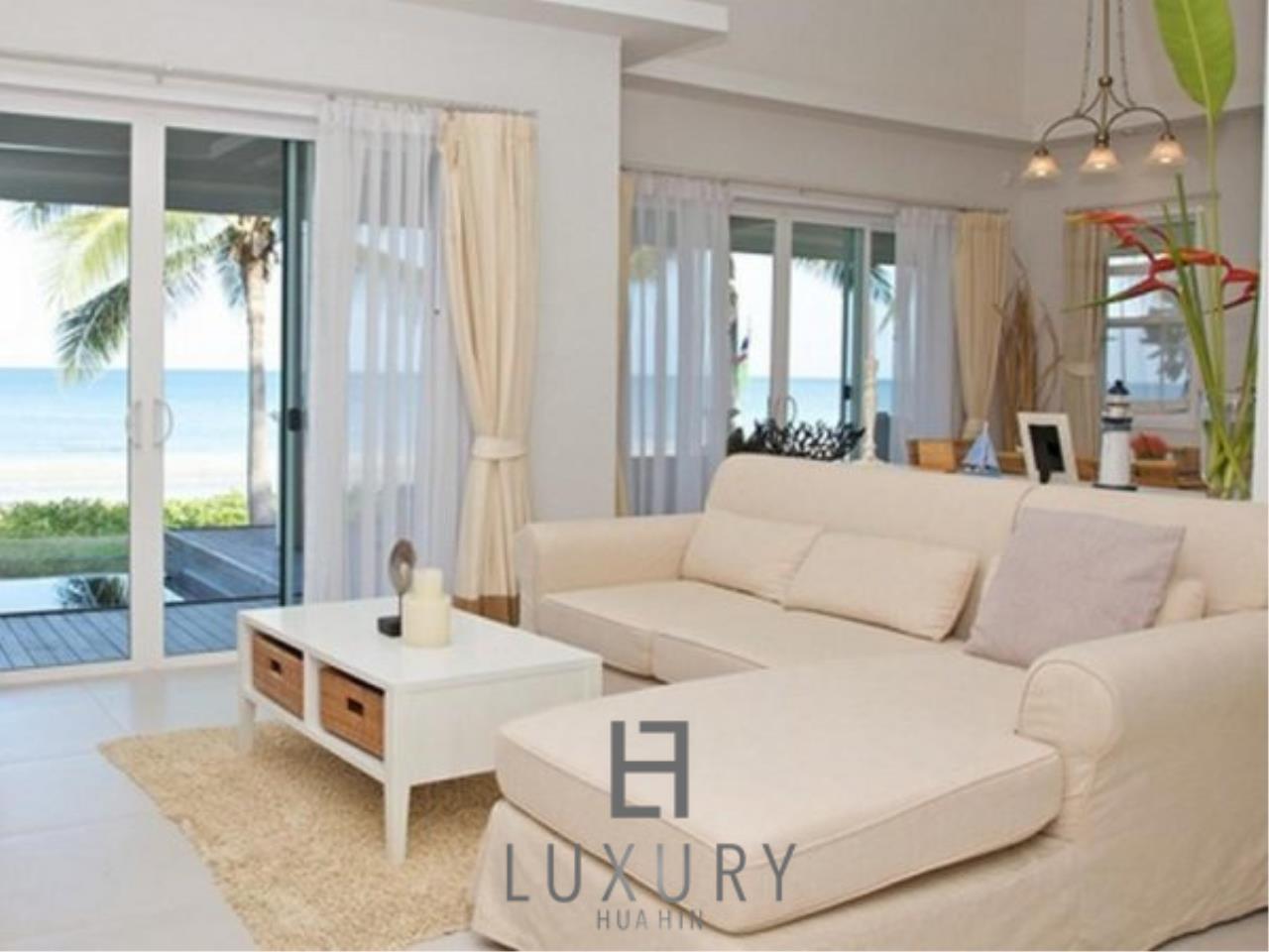Luxury Hua Hin Property Agency's Absolute Beachfront 3 Bedroom Villa 6