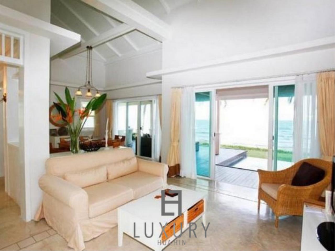 Luxury Hua Hin Property Agency's Absolute Beachfront 3 Bedroom Villa 7