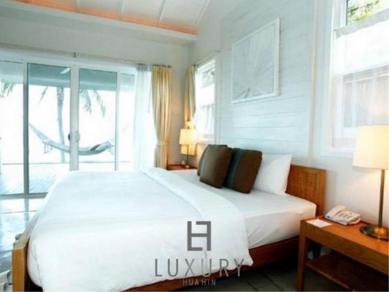 Luxury Hua Hin Property Agency's Absolute Beachfront 3 Bedroom Villa 13