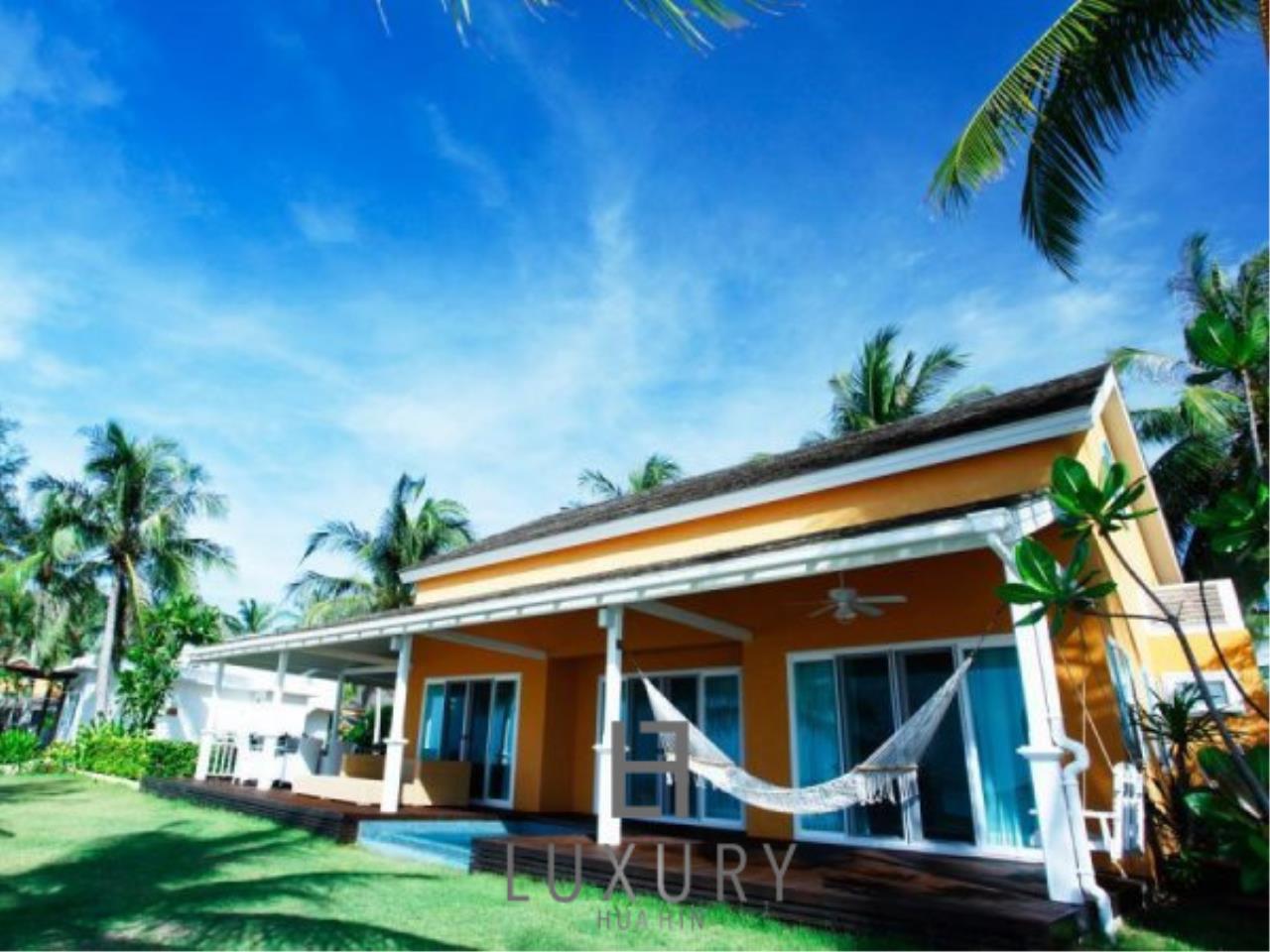 Luxury Hua Hin Property Agency's Absolute Beachfront 3 Bedroom Villa 1