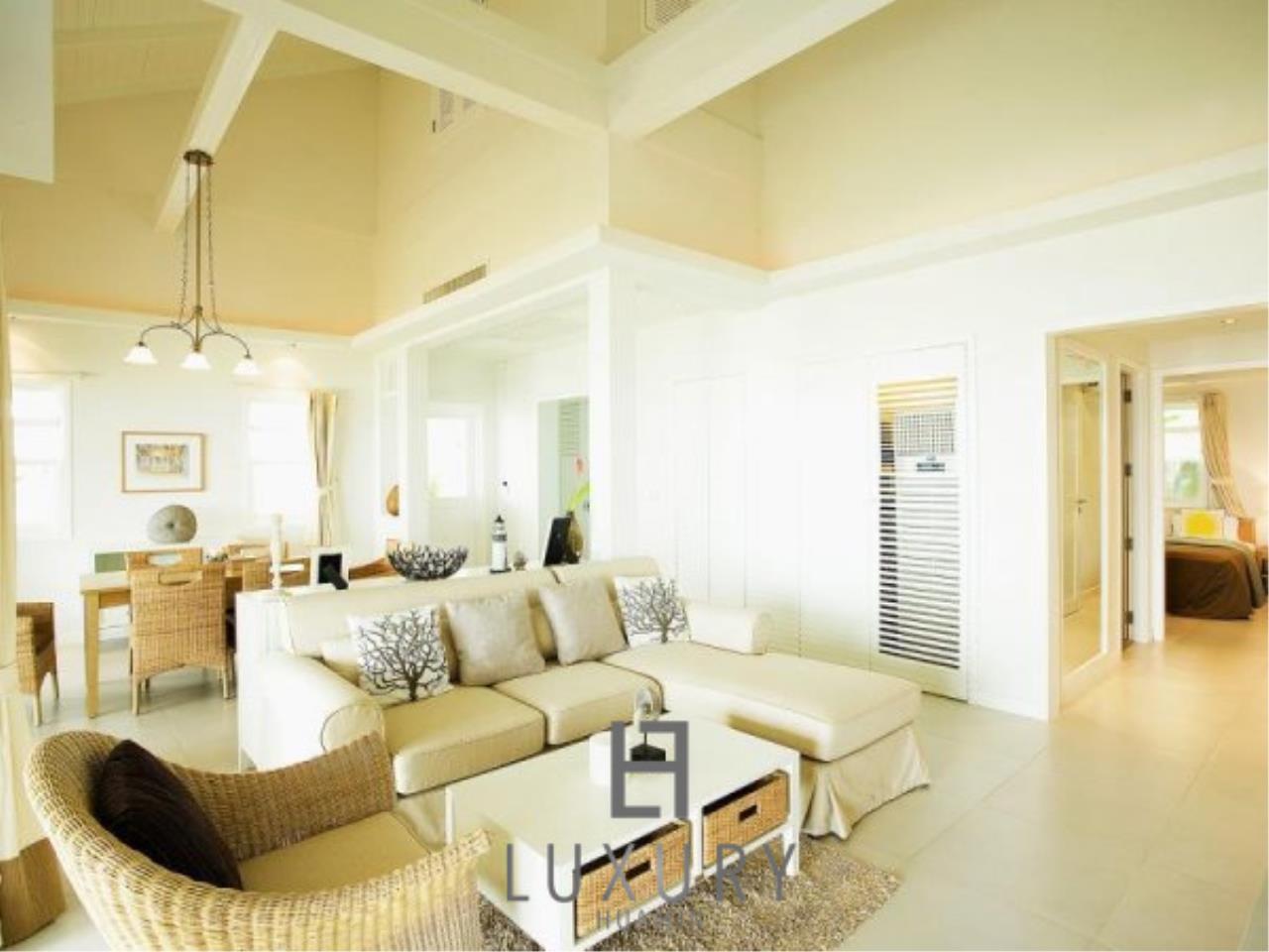 Luxury Hua Hin Property Agency's Absolute Beachfront 3 Bedroom Villa 8