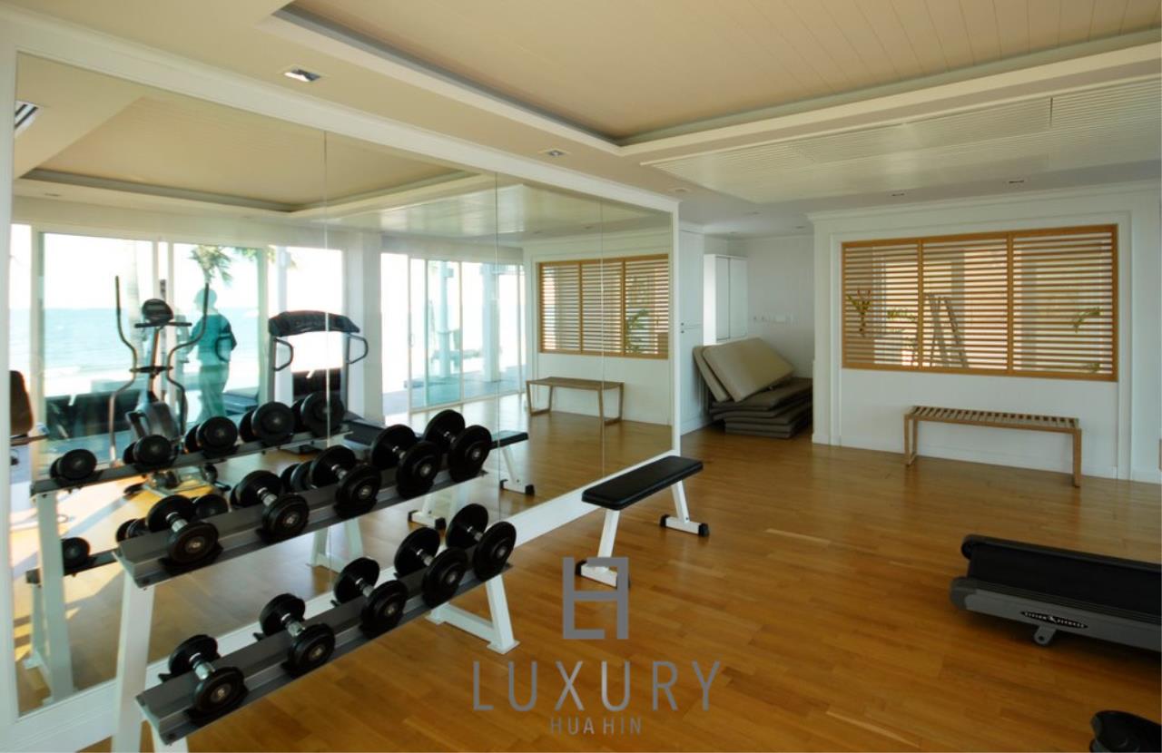 Luxury Hua Hin Property Agency's Absolute Beachfront 3 Bedroom Villa 14