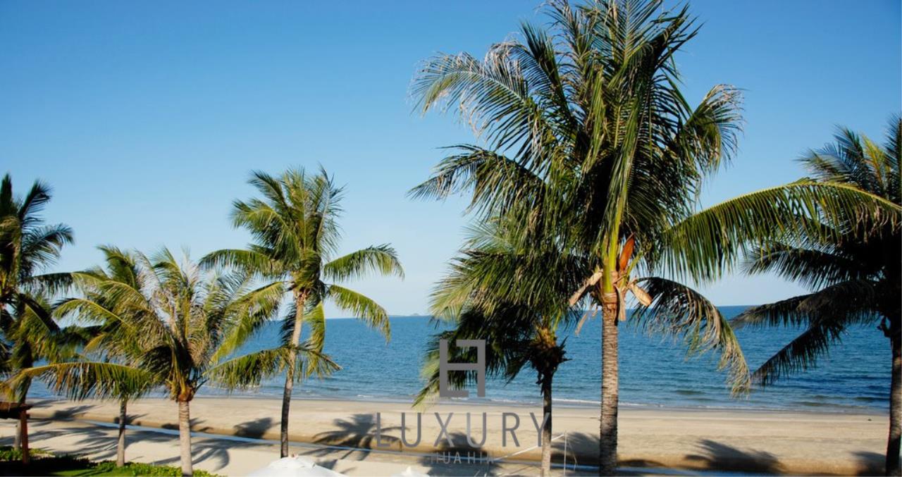 Luxury Hua Hin Property Agency's Absolute Beachfront 3 Bedroom Villa 19