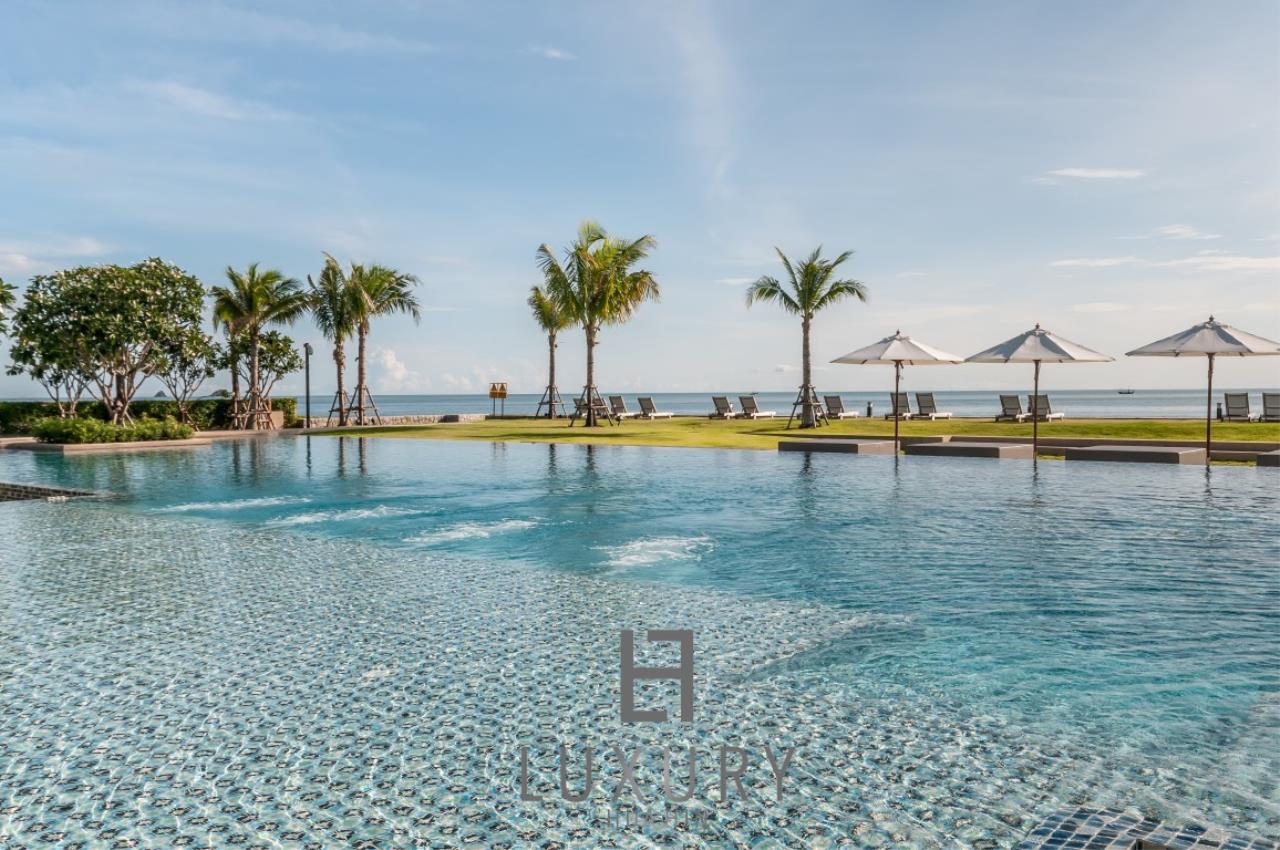 Luxury Hua Hin Property Agency's Absolute Beachfront 3 Bedroom Condo 5