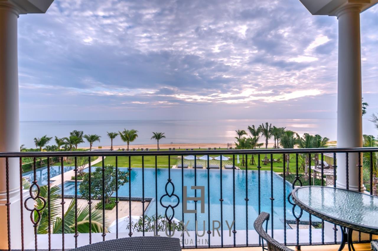 Luxury Hua Hin Property Agency's Absolute Beachfront 3 Bedroom Condo 12