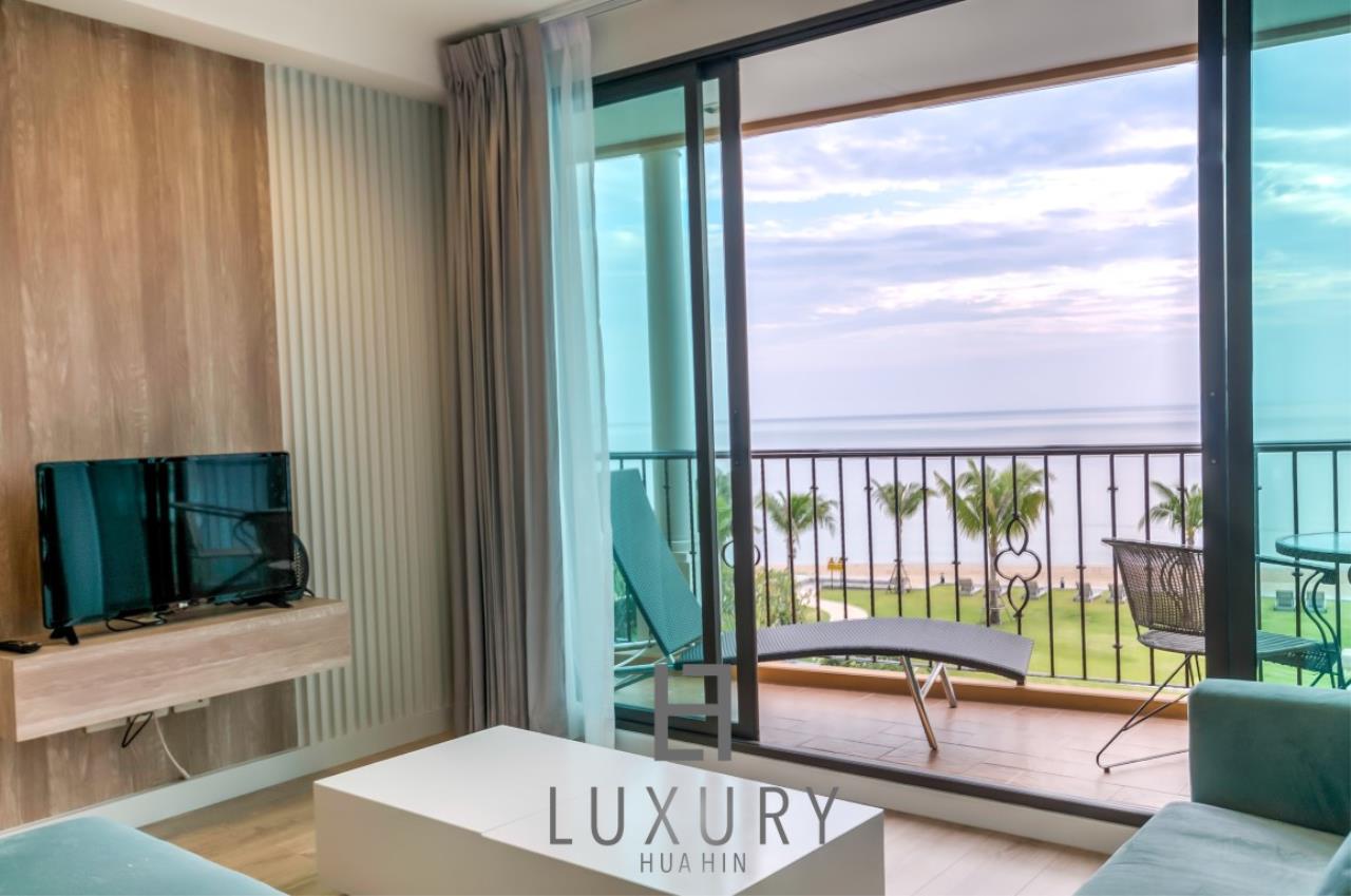Luxury Hua Hin Property Agency's Absolute Beachfront 3 Bedroom Condo 28