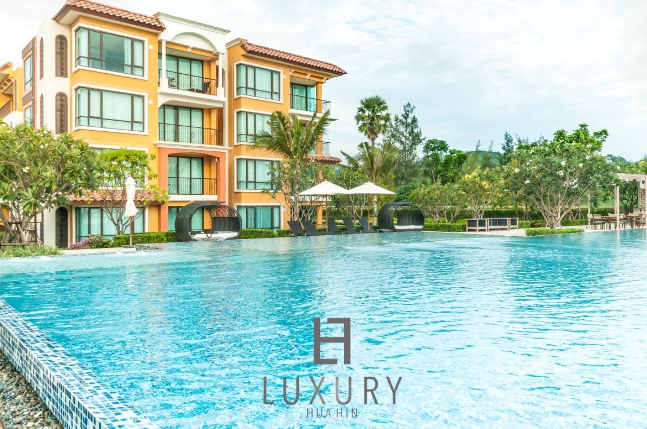 Luxury Hua Hin Property Agency's Absolute Beachfront 3 Bedroom Condo 2