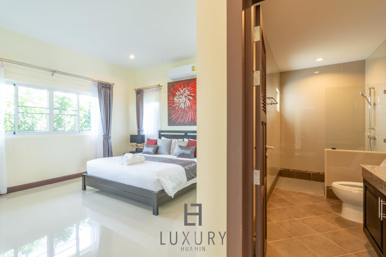 Luxury Hua Hin Property Agency's Brand New 3 Bedroom Pool Villa 19
