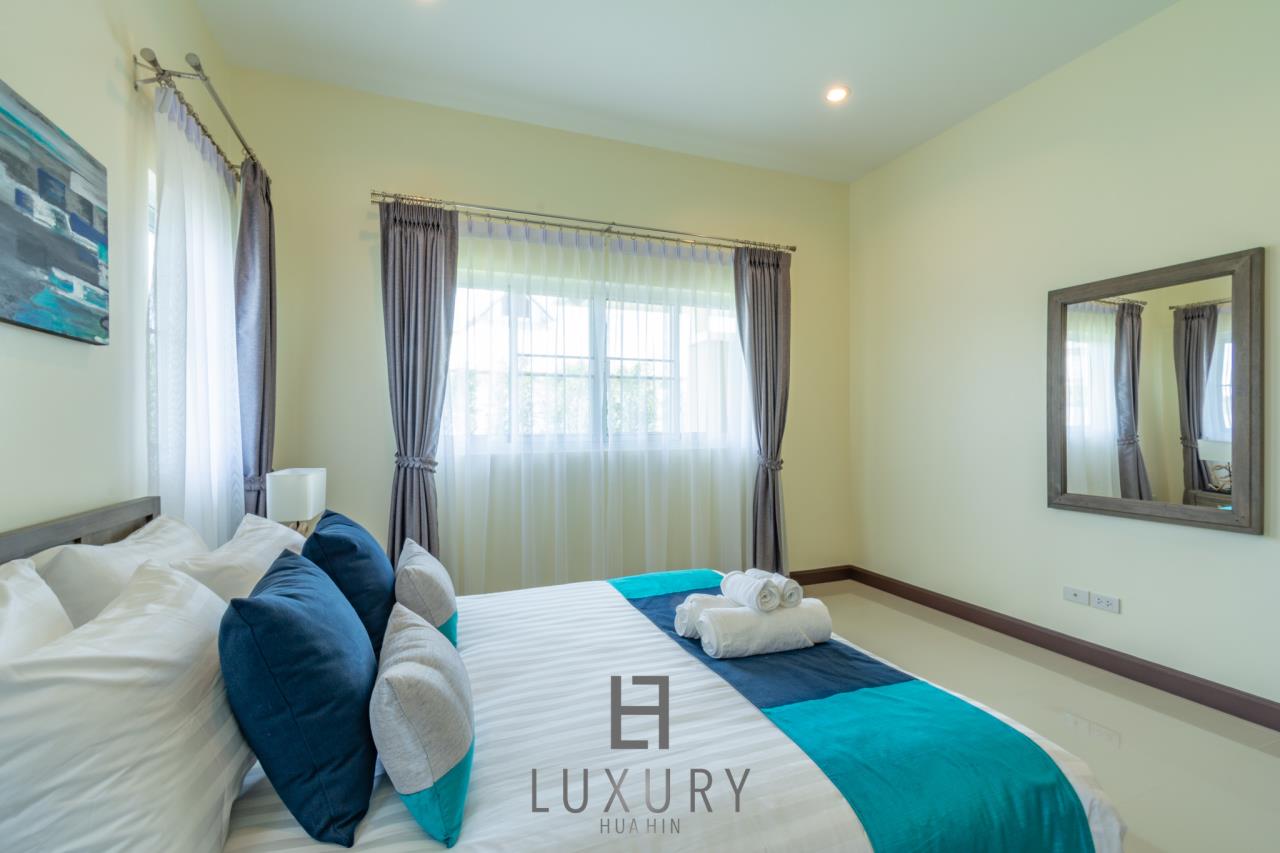 Luxury Hua Hin Property Agency's Brand New 3 Bedroom Pool Villa 16