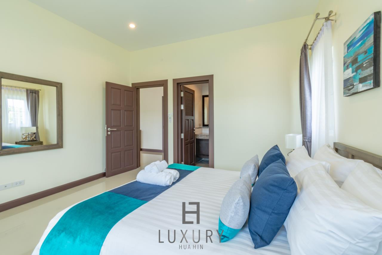 Luxury Hua Hin Property Agency's Brand New 3 Bedroom Pool Villa 17