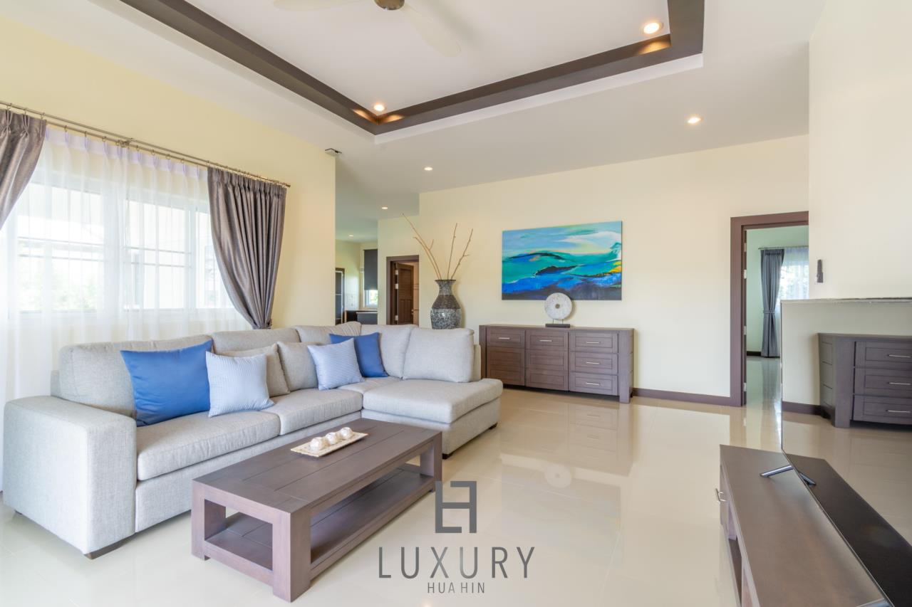 Luxury Hua Hin Property Agency's Brand New 3 Bedroom Pool Villa 11