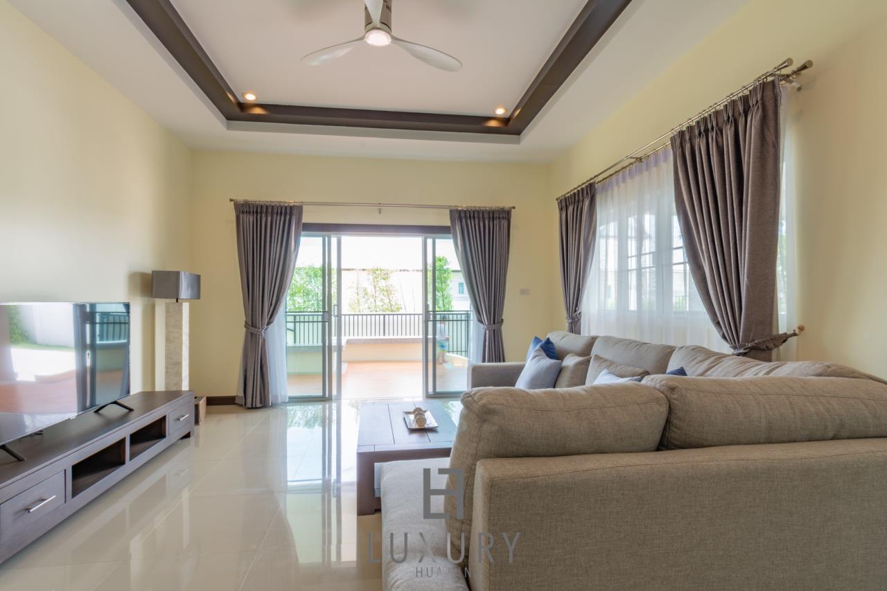 Luxury Hua Hin Property Agency's Brand New 3 Bedroom Pool Villa 12