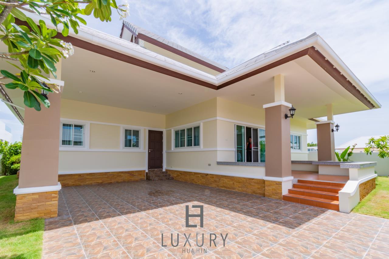 Luxury Hua Hin Property Agency's Brand New 3 Bedroom Pool Villa 3