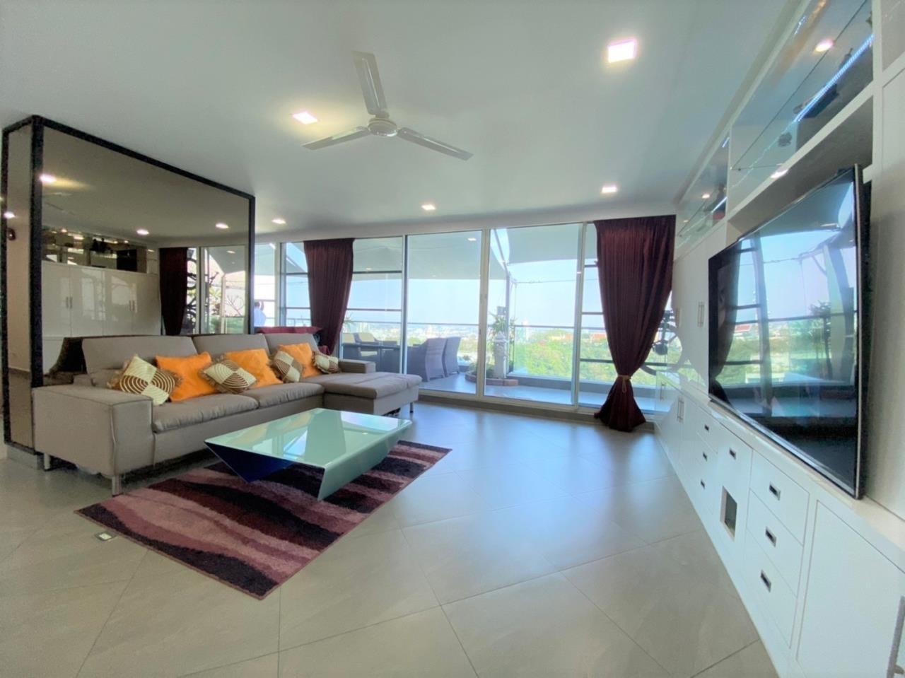 PBRE Asia Pacific Co., Ltd Agency's Penthouse for Rent at The Cliff Condo 41