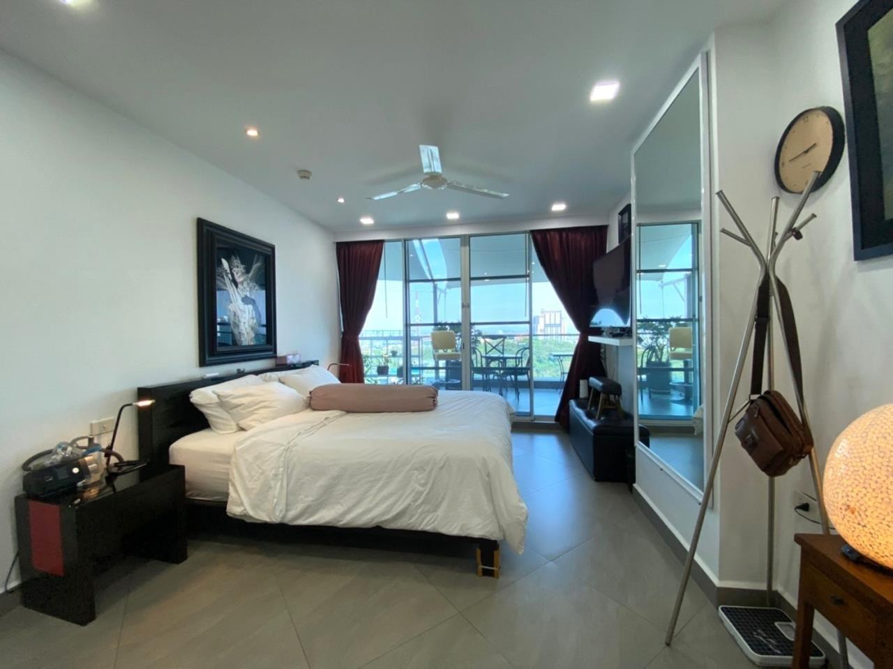 PBRE Asia Pacific Co., Ltd Agency's Penthouse for Rent at The Cliff Condo 34