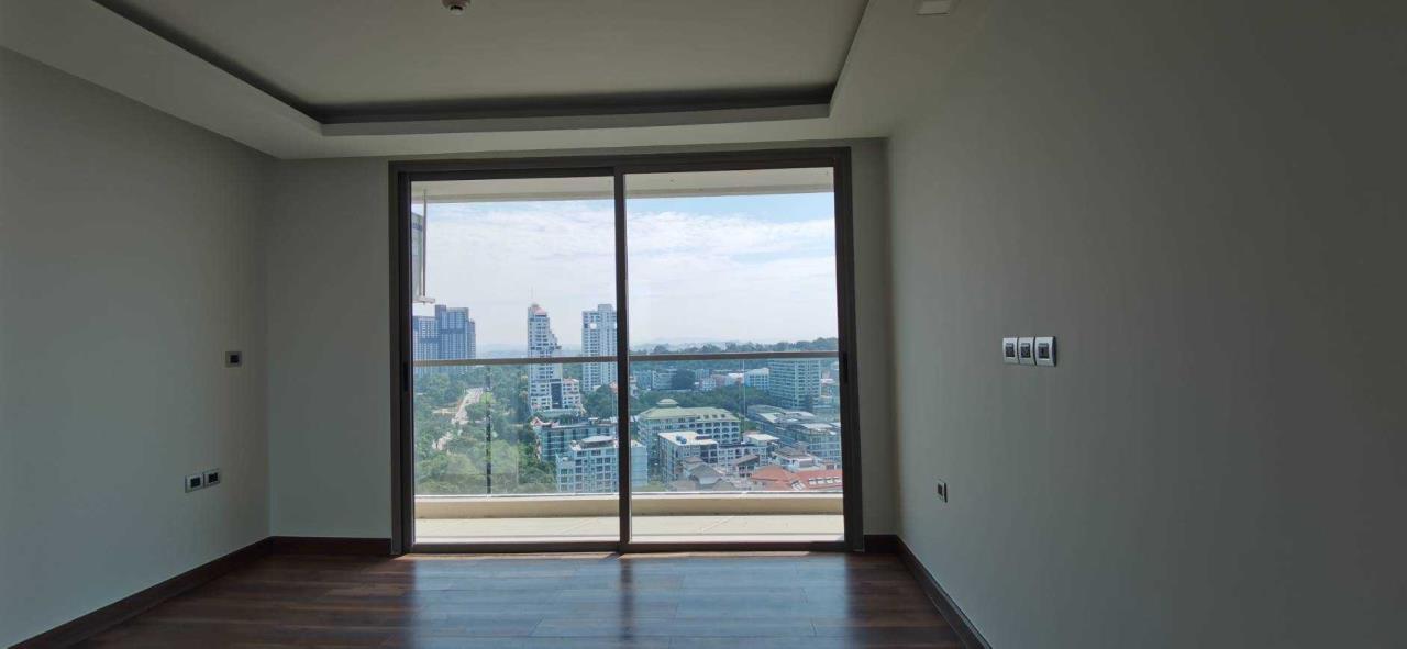 PBRE Asia Pacific Co., Ltd Agency's Hight Floor for Sale in The Peak Towers 31