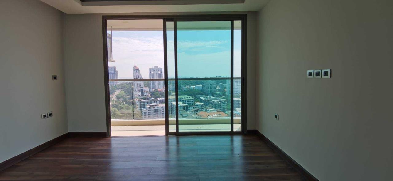 PBRE Asia Pacific Co., Ltd Agency's Hight Floor for Sale in The Peak Towers 30