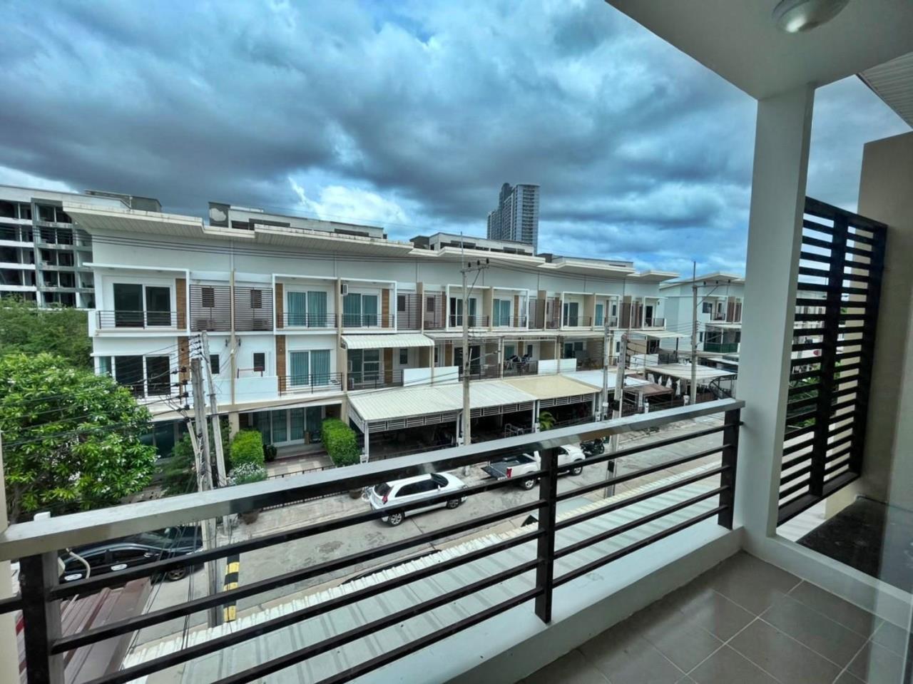 PBRE Asia Pacific Co., Ltd Agency's 4 Bedrooms Townhome in Thepprasit for Sale 32
