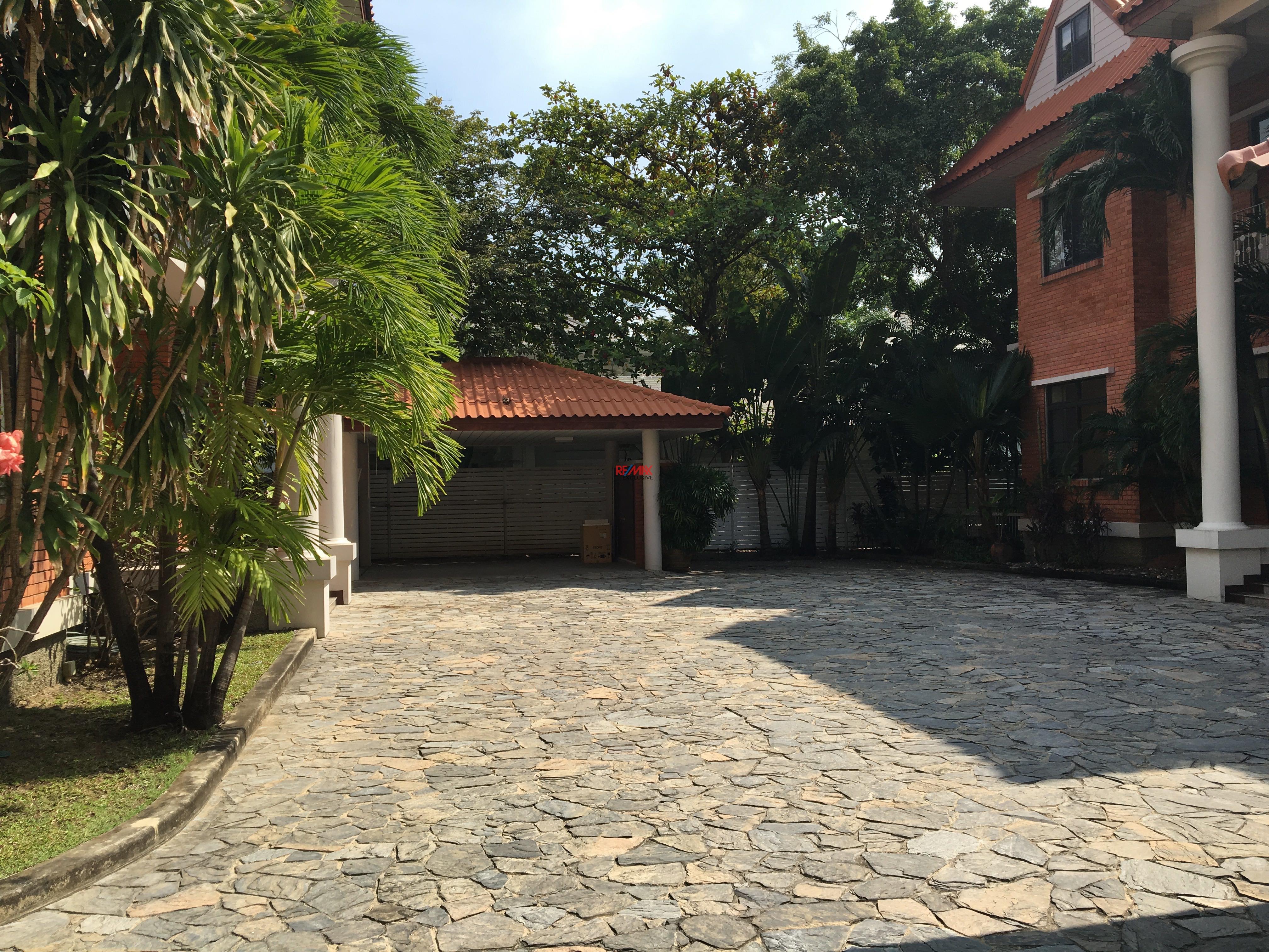 RE/MAX Exclusive Agency's Huge house in Thonglor for Residential or Commercial 4