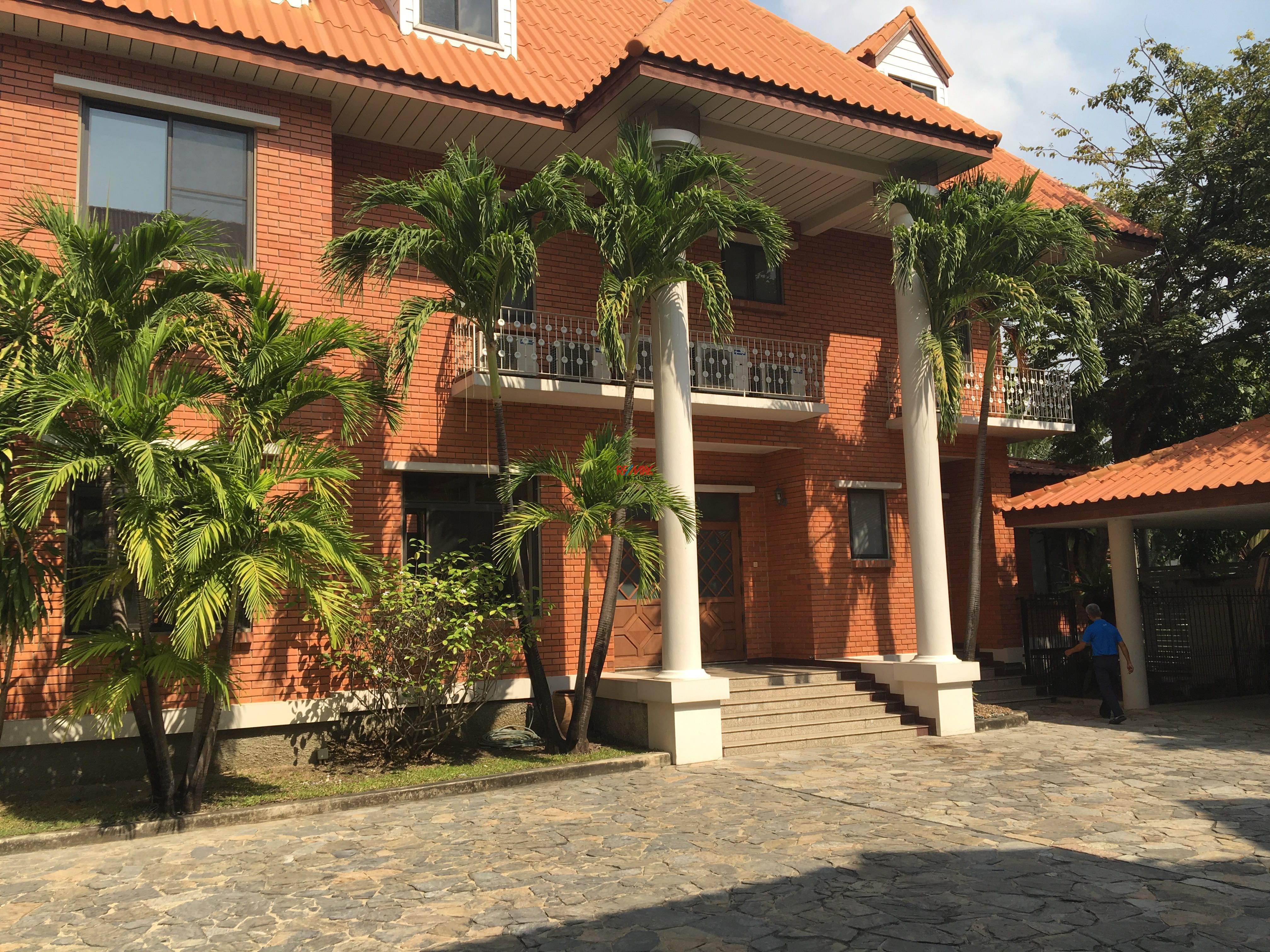 RE/MAX Exclusive Agency's Huge house in Thonglor for Residential or Commercial 20
