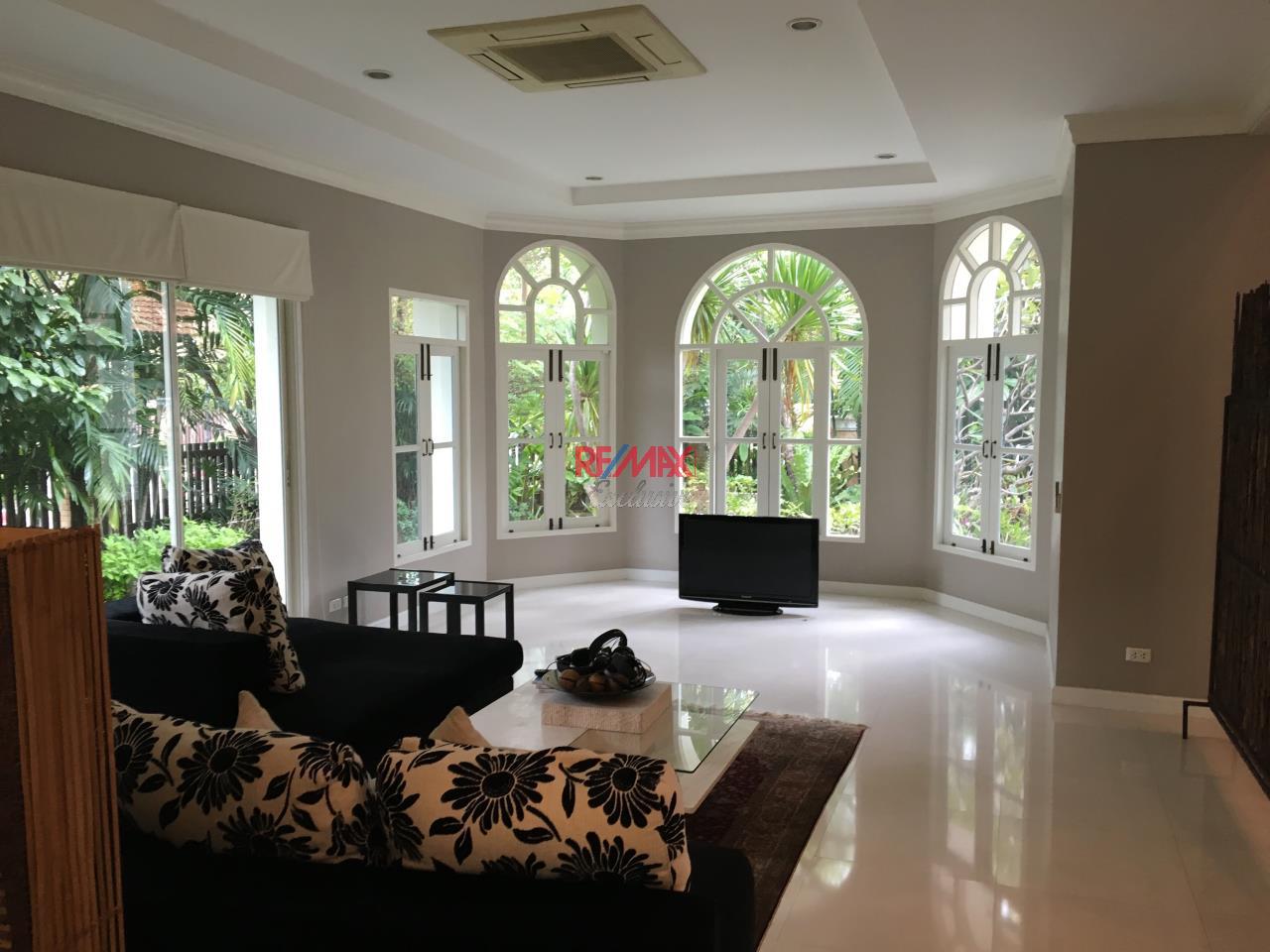 RE/MAX Exclusive Agency's Beautiful House With Private Pool in Bang Na 17