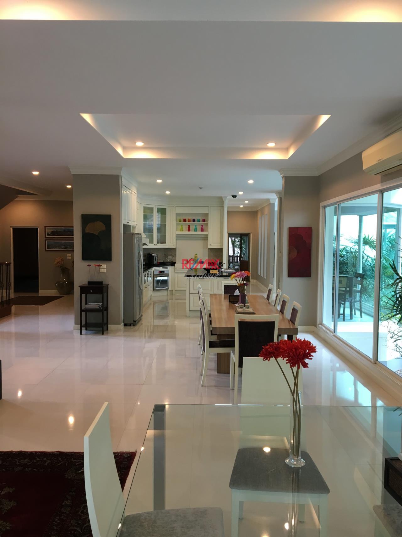 RE/MAX Exclusive Agency's Beautiful House With Private Pool in Bang Na 14